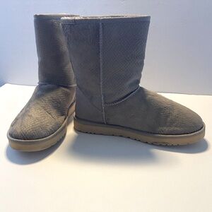 Ugg Classic Short Calf Hair Scales Boots size 10